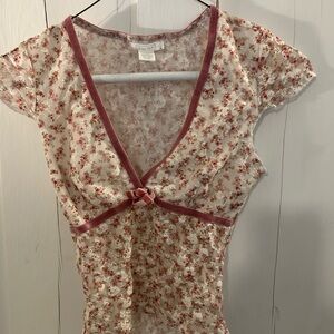 Floral V-Neck Top with Pink velvetTrim